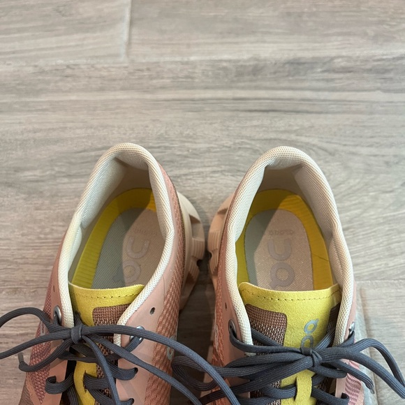 On Running Women’s Cloud X Shoes 7.5 in mocha  sand - Picture 8 of 10